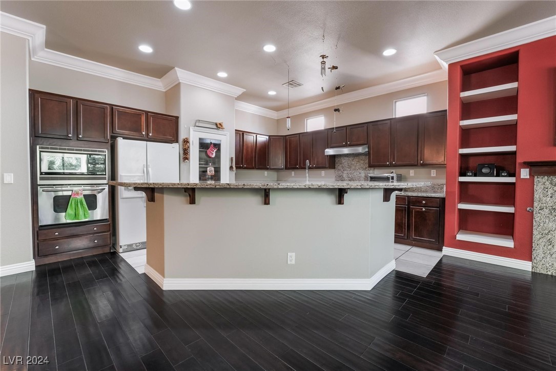 6904 Forest Gate Street