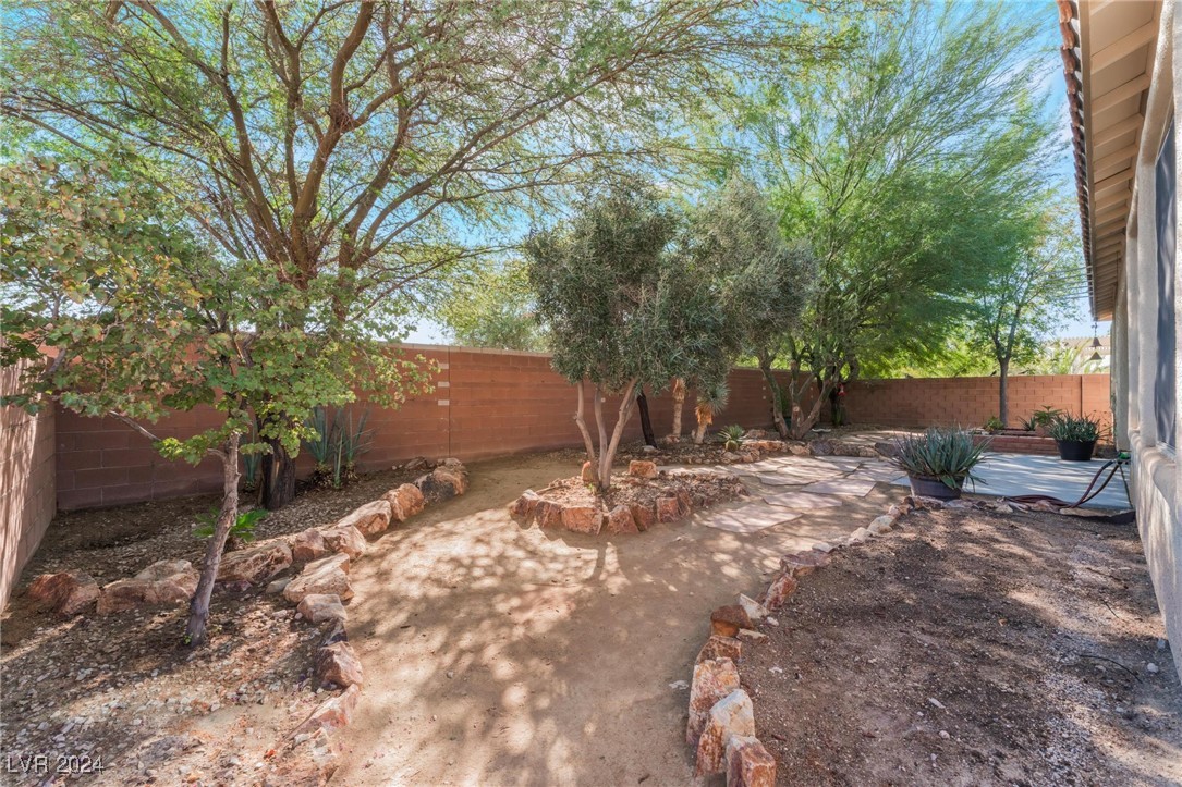 6904 Forest Gate Street