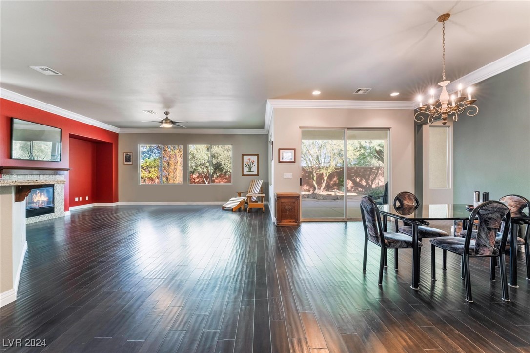 6904 Forest Gate Street