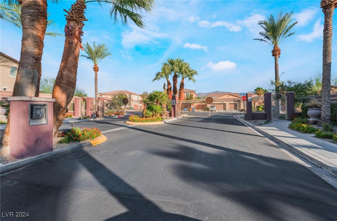 6904 Forest Gate Street