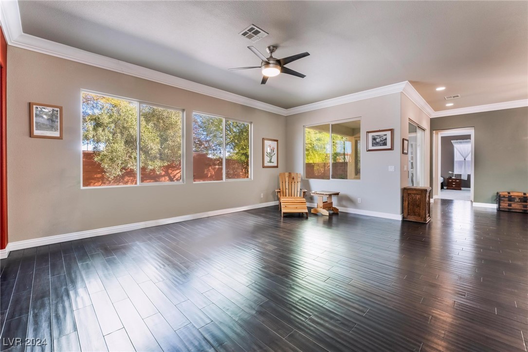 6904 Forest Gate Street