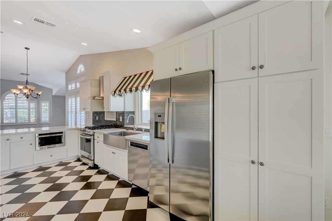 8201 Point View Court