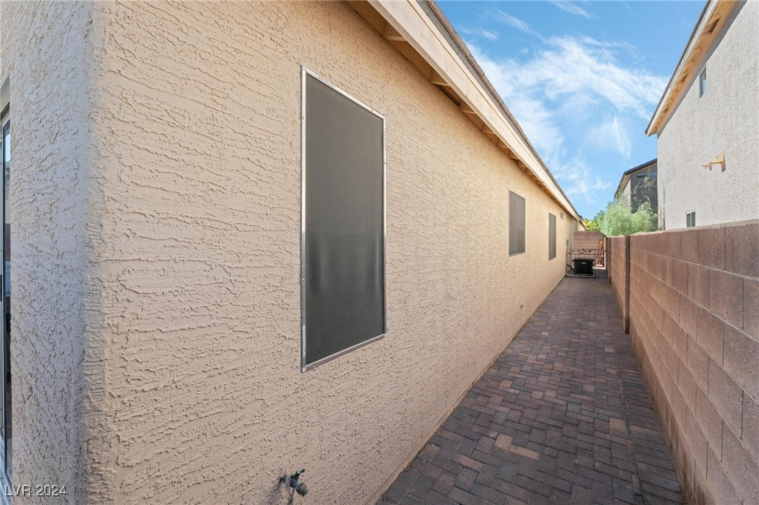 4524 Victoria Garden Avenue