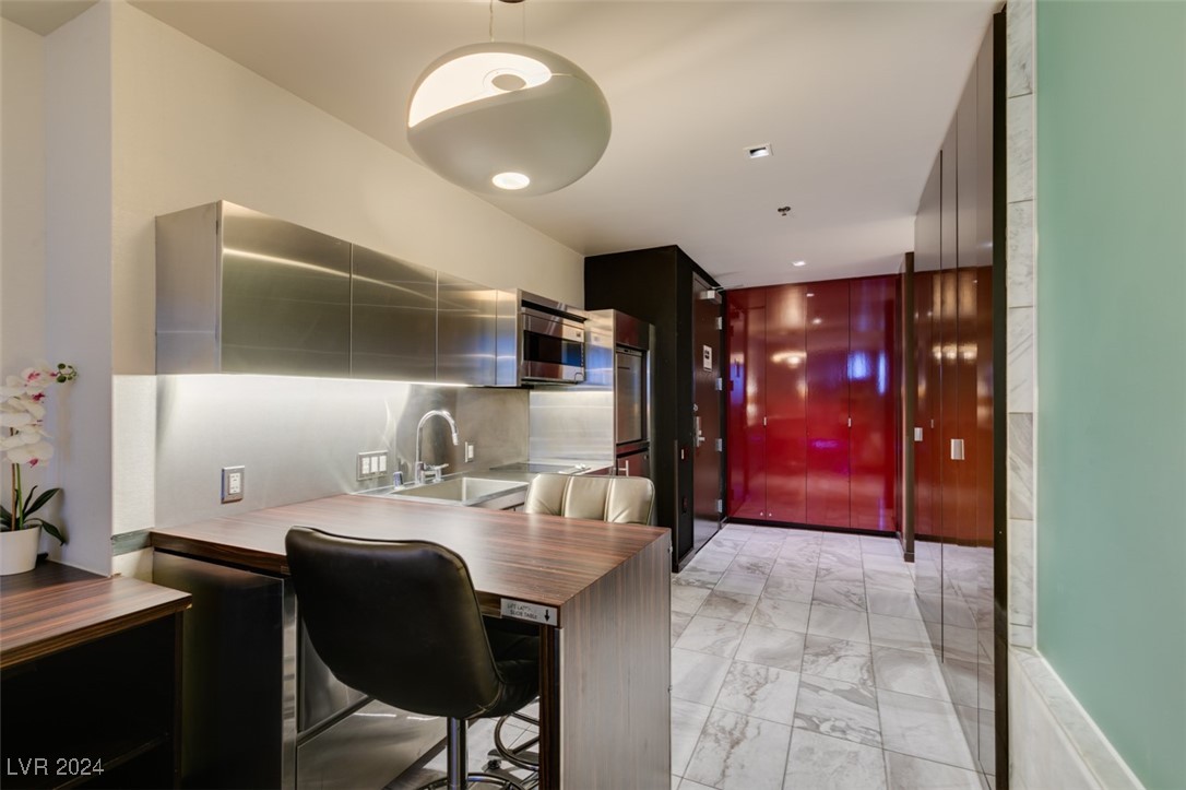 4381 West Flamingo Road 2920