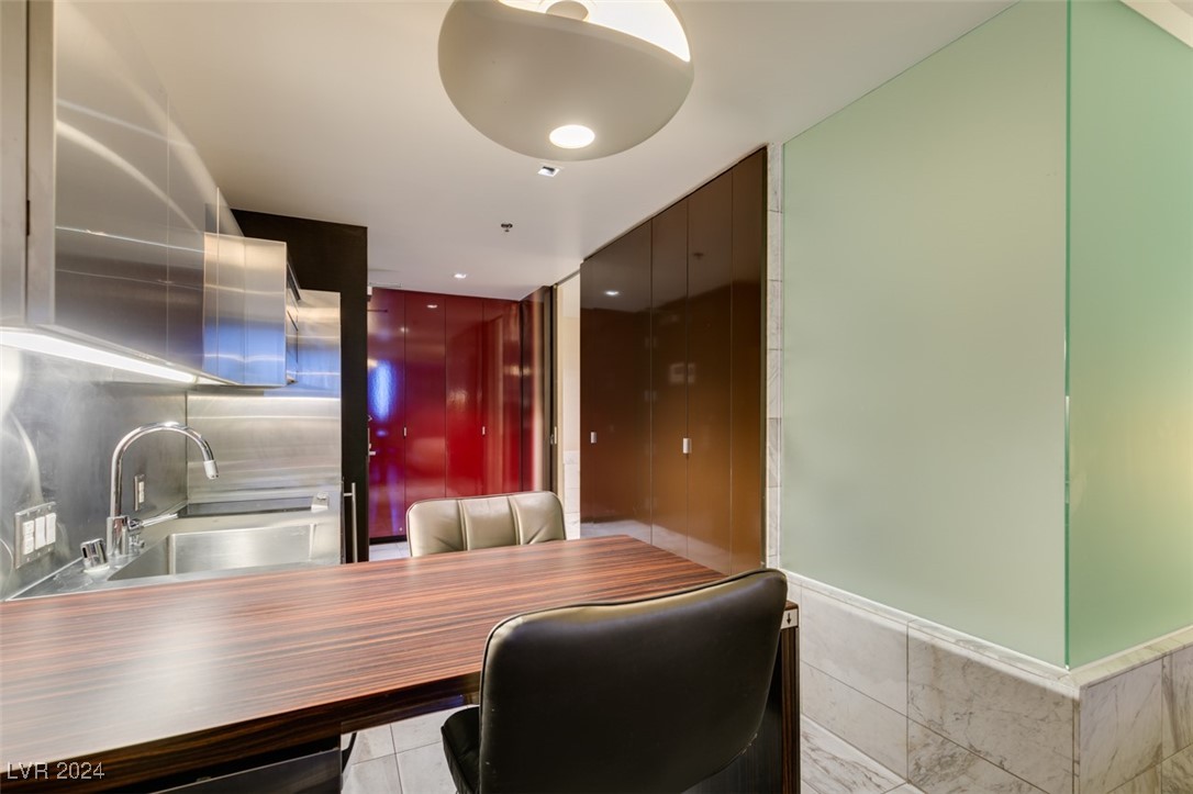 4381 West Flamingo Road 2920