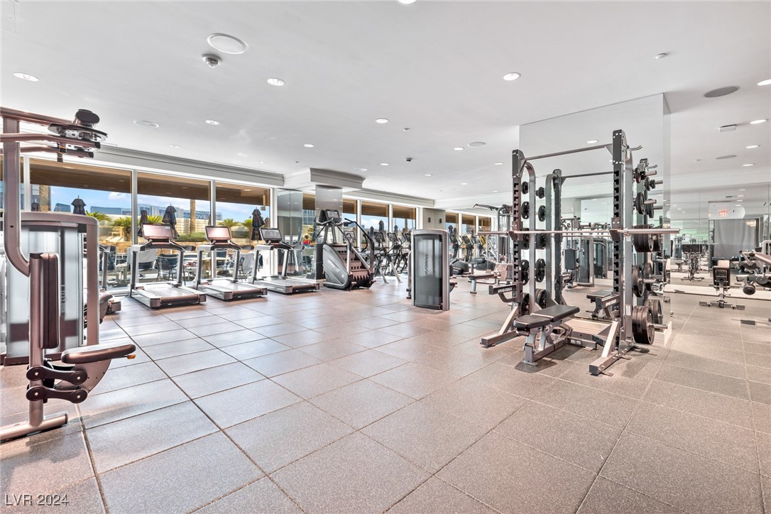 2000 North Fashion Show Drive 2416