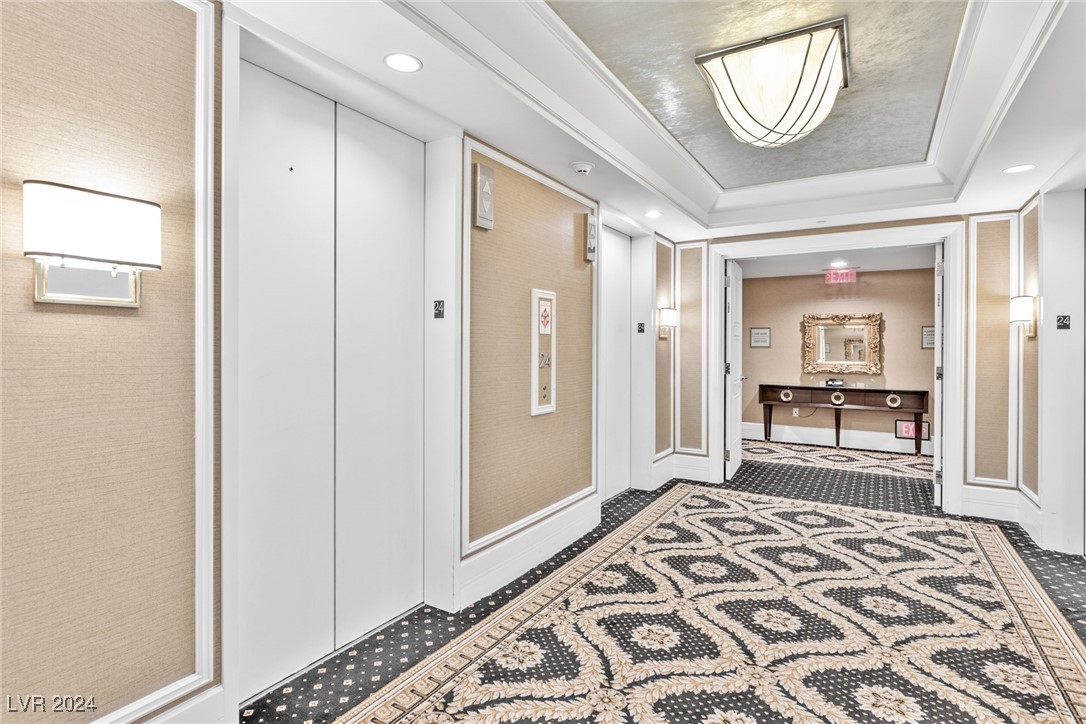 2000 North Fashion Show Drive 2416