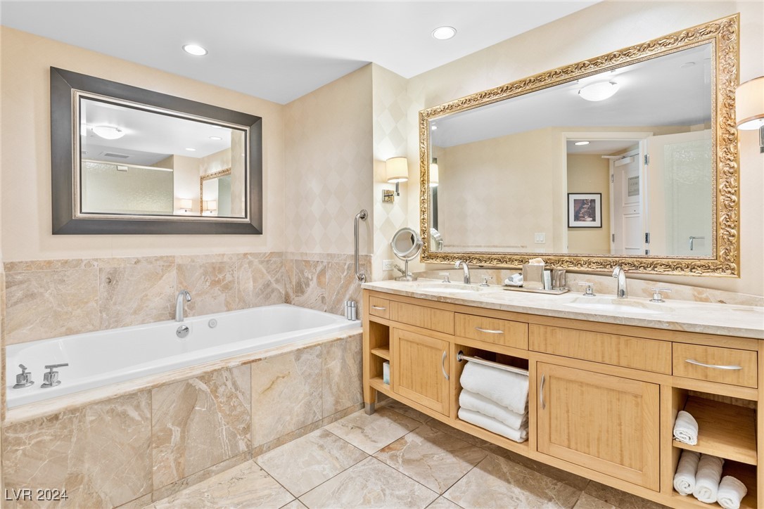 2000 North Fashion Show Drive 2416