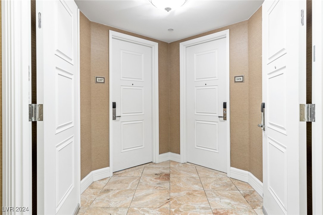 2000 North Fashion Show Drive 2416