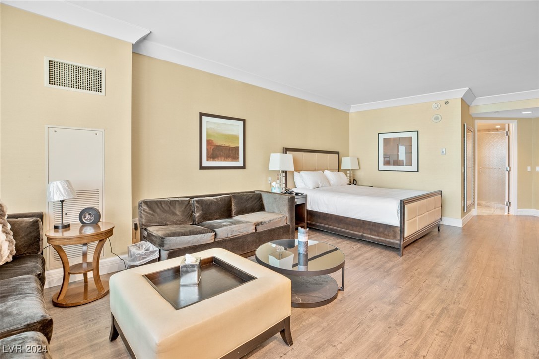 2000 North Fashion Show Drive 2416