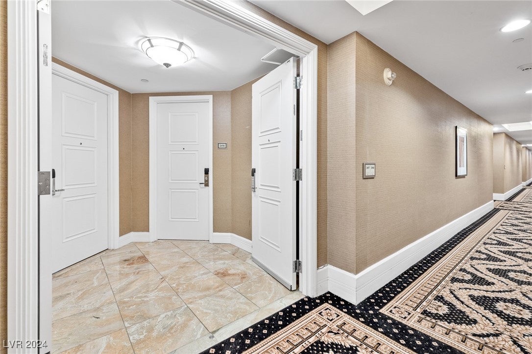 2000 North Fashion Show Drive 2416