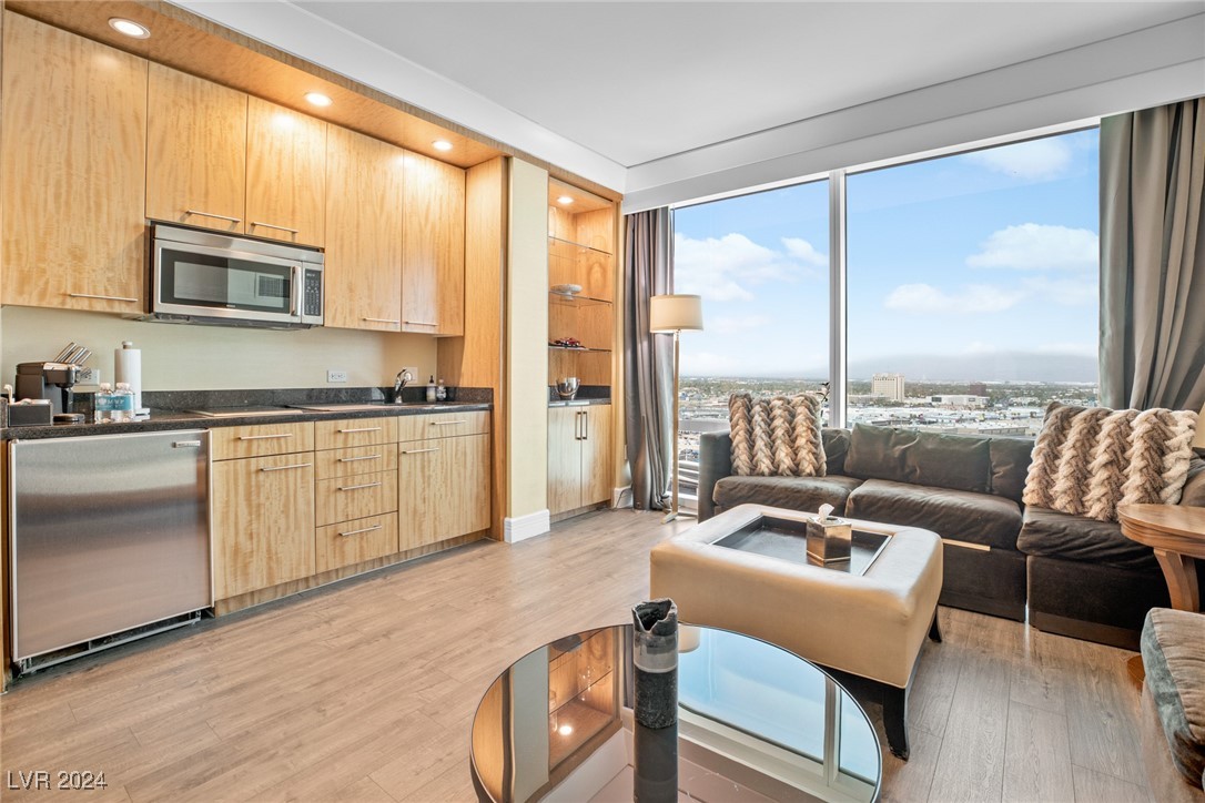 2000 North Fashion Show Drive 2416