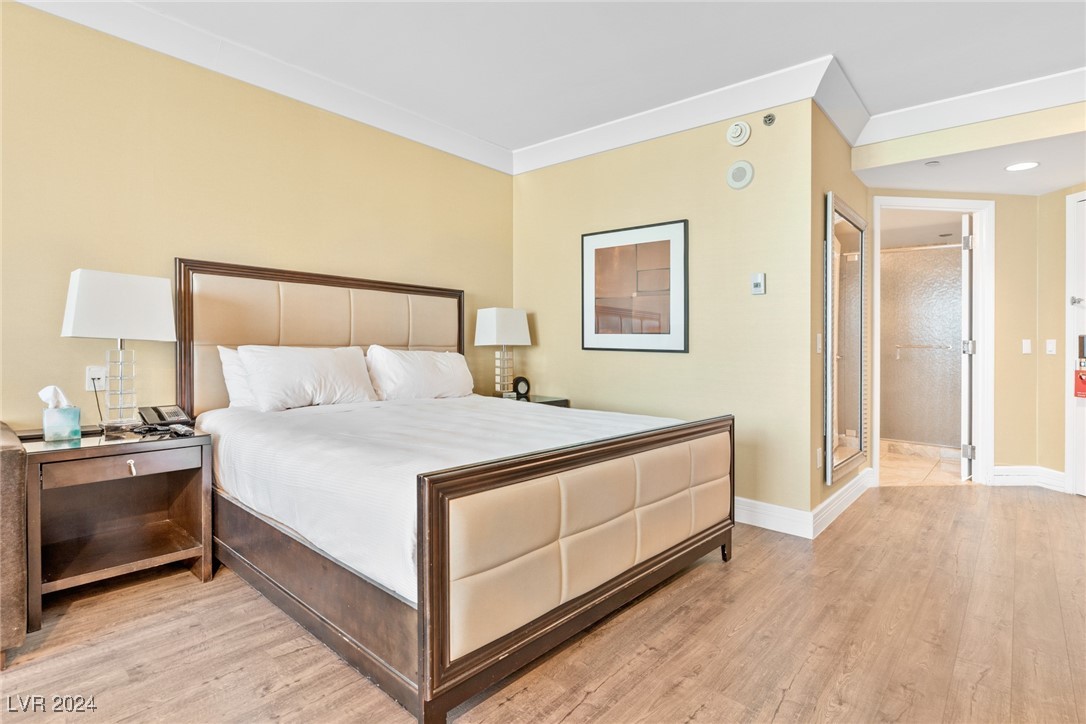 2000 North Fashion Show Drive 2416