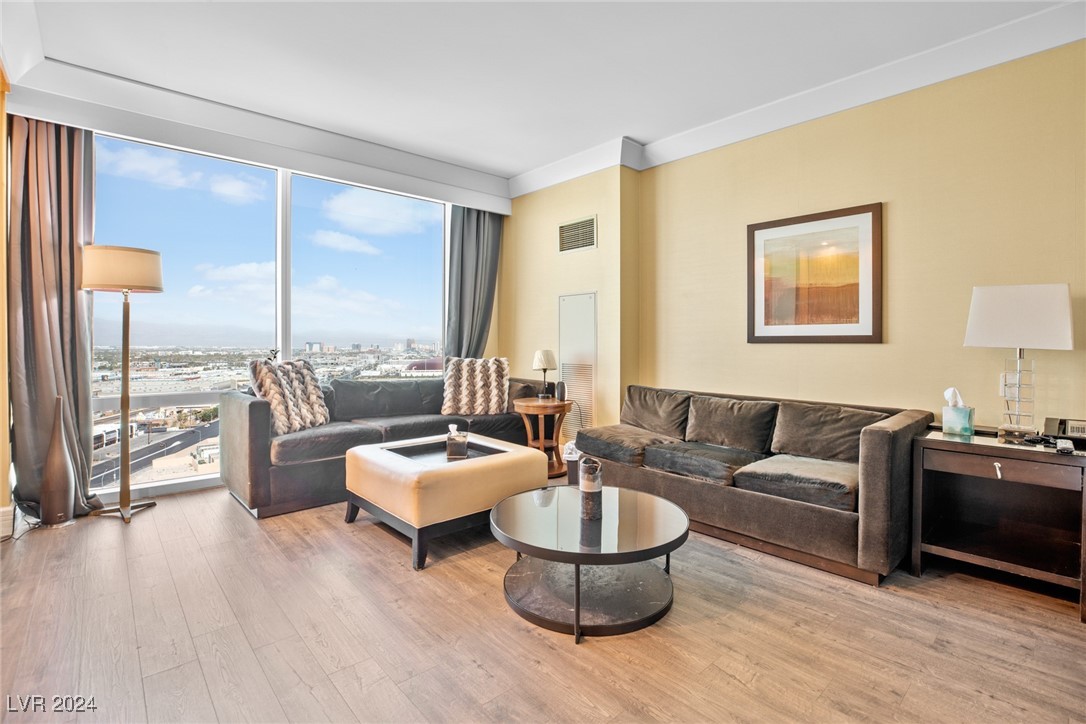 2000 North Fashion Show Drive 2416