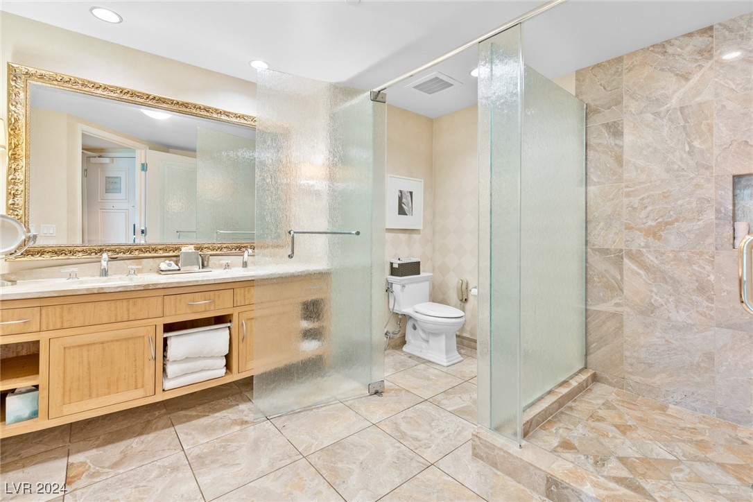 2000 North Fashion Show Drive 2416