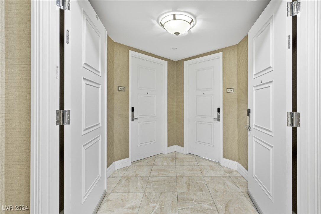 2000 North Fashion Show Drive 3514