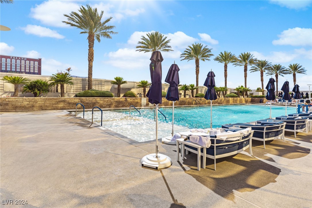 2000 North Fashion Show Drive 3514