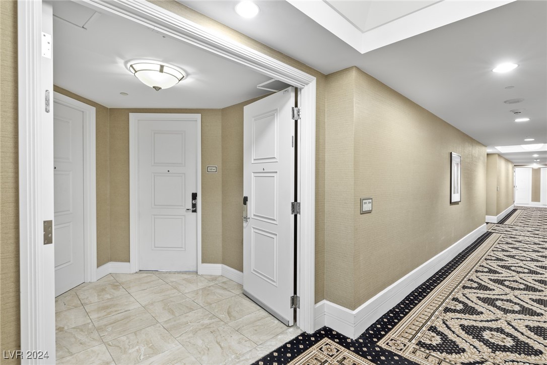 2000 North Fashion Show Drive 3514