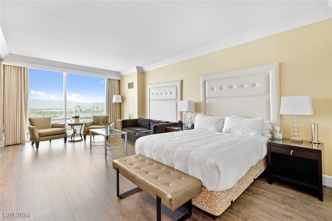 2000 North Fashion Show Drive 3514