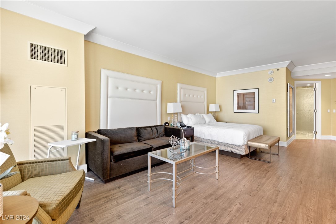 2000 North Fashion Show Drive 3514