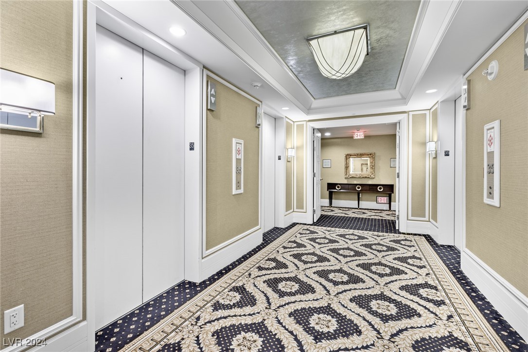 2000 North Fashion Show Drive 3514