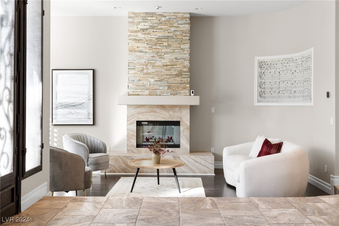 2261 Trafalgar Court