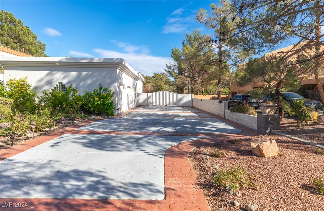 2261 Trafalgar Court