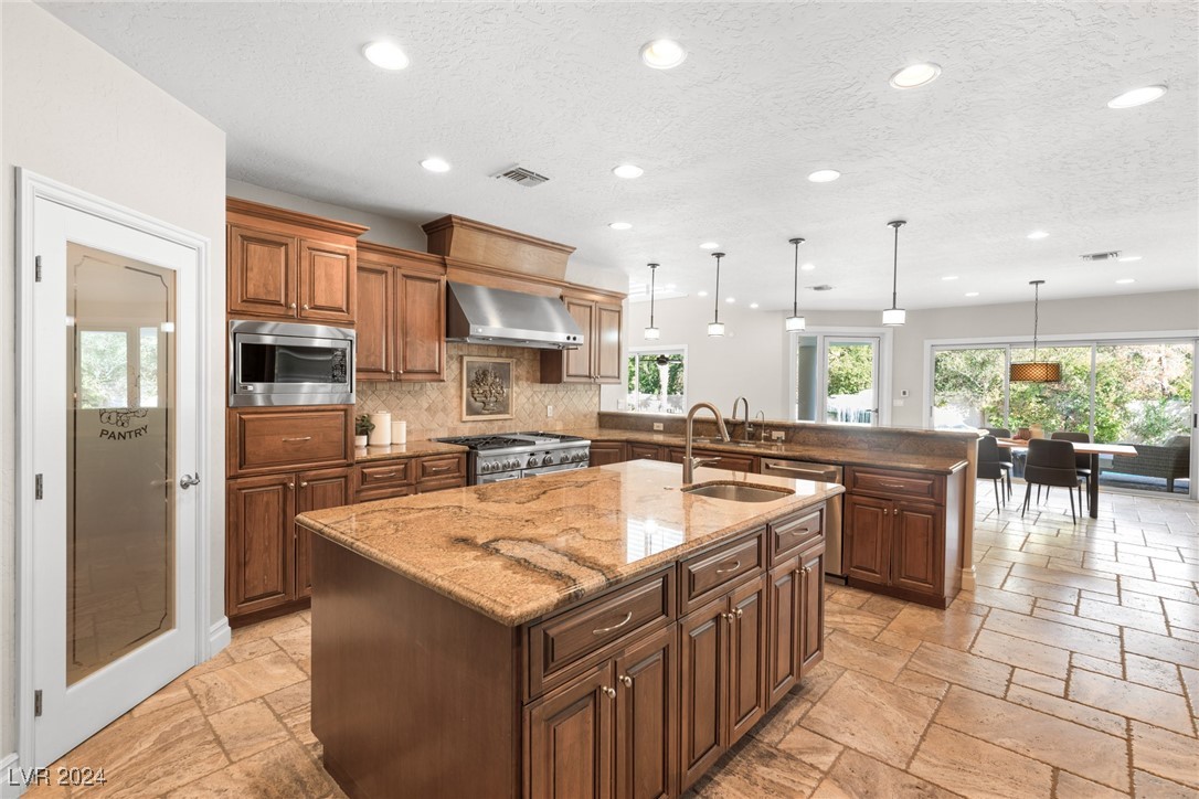 2261 Trafalgar Court