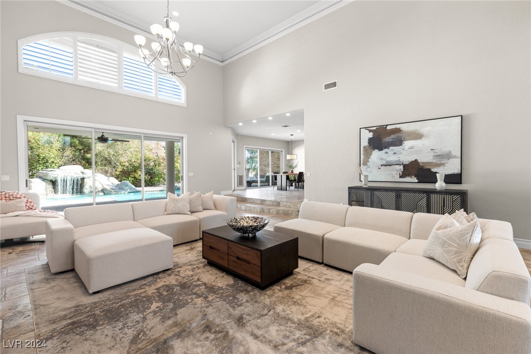 2261 Trafalgar Court