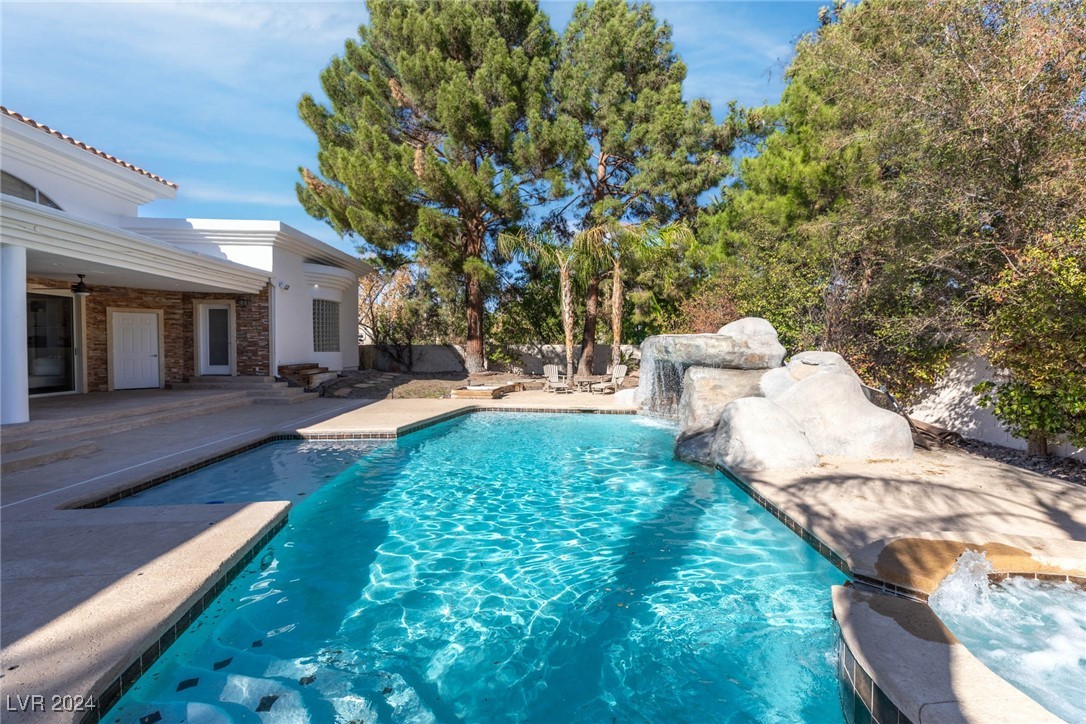 2261 Trafalgar Court