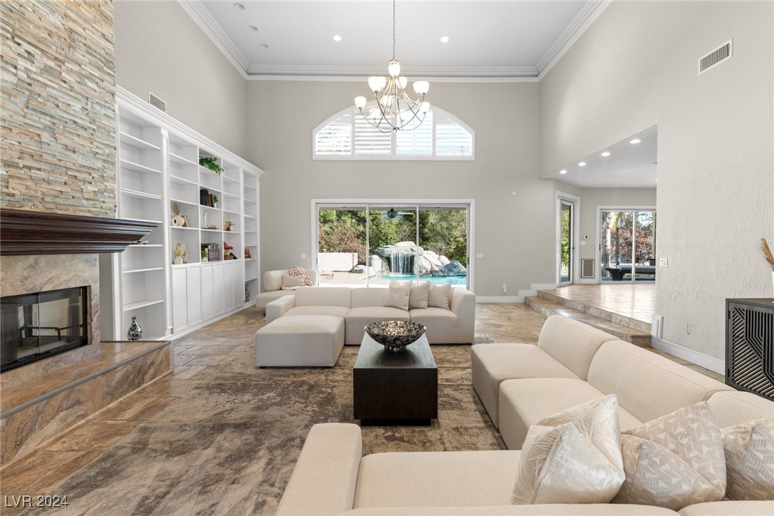 2261 Trafalgar Court