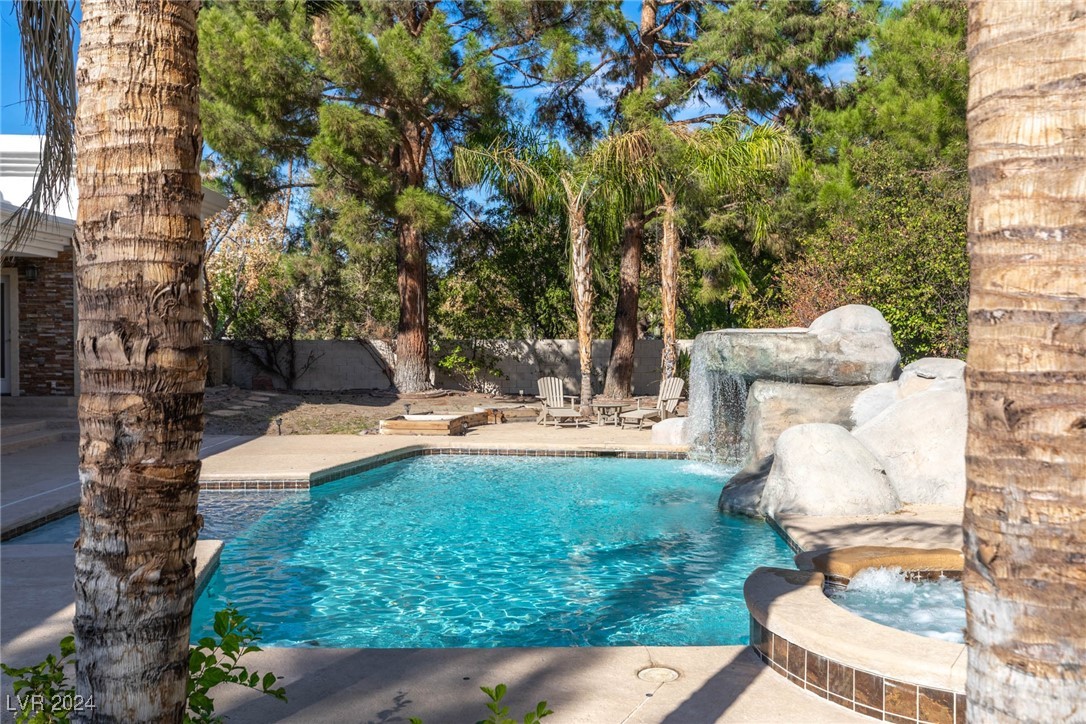 2261 Trafalgar Court