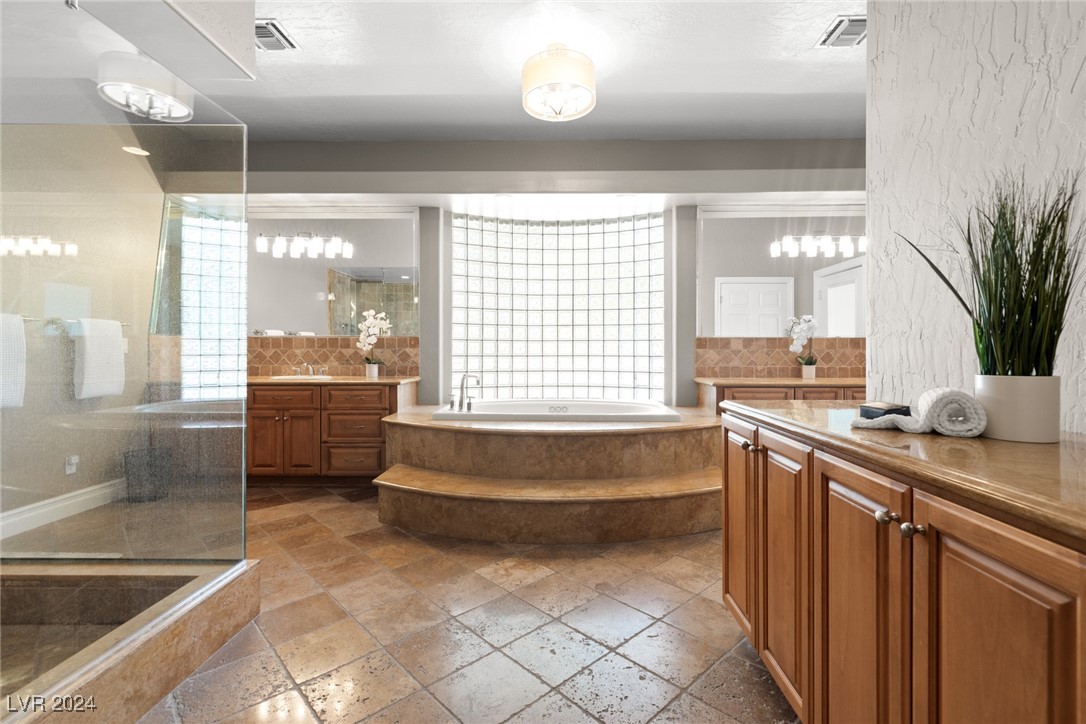 2261 Trafalgar Court