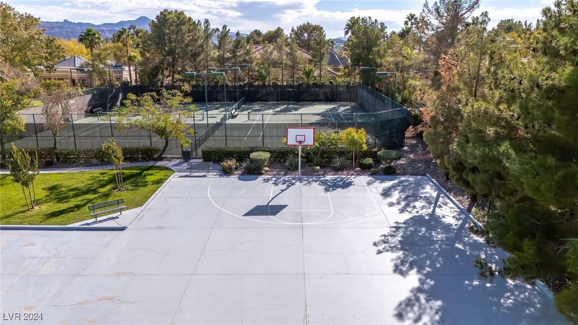 2261 Trafalgar Court