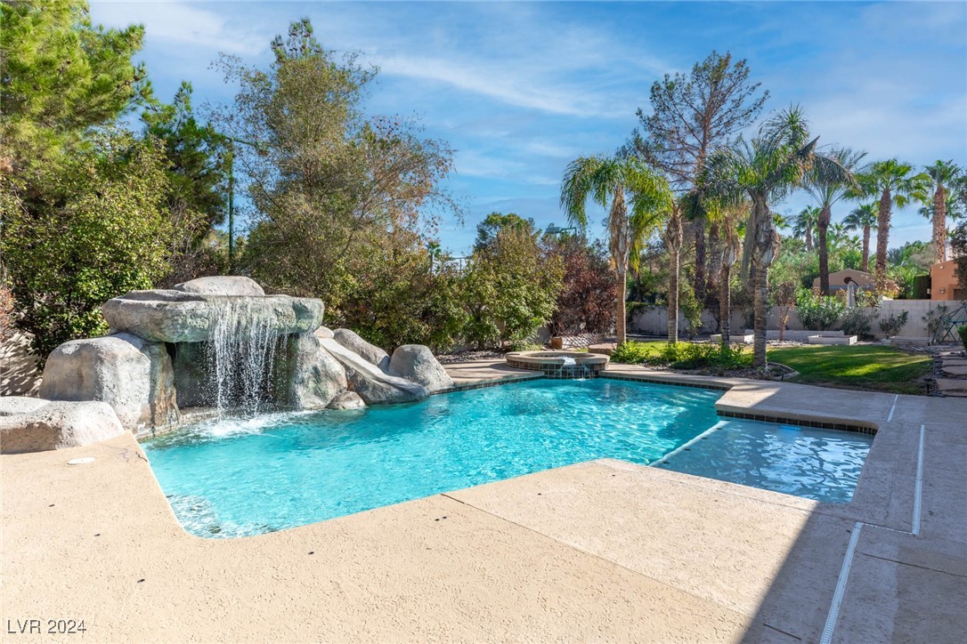 2261 Trafalgar Court