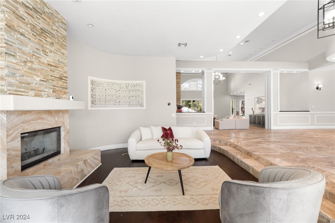 2261 Trafalgar Court