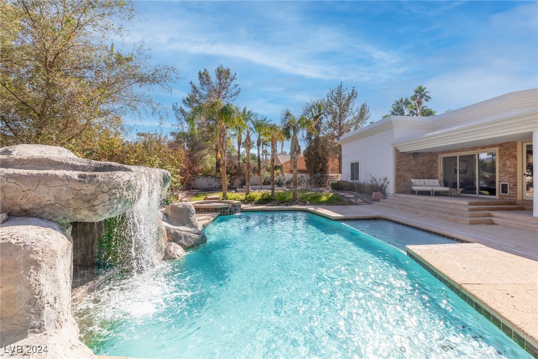 2261 Trafalgar Court