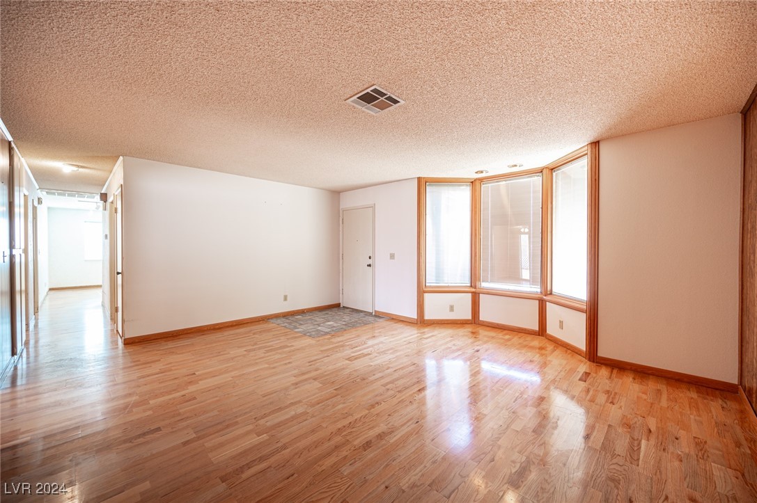 1542 Elaine Drive