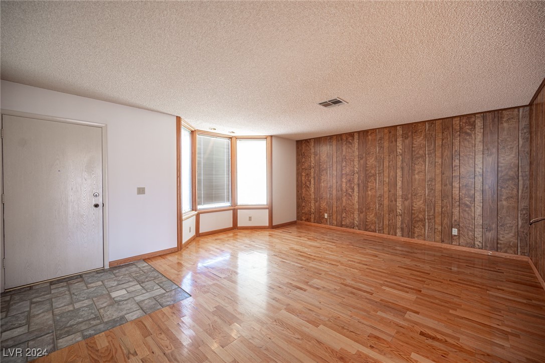 1542 Elaine Drive