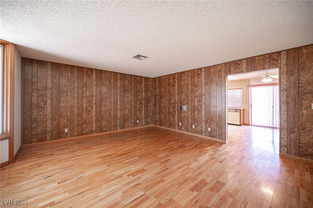 1542 Elaine Drive