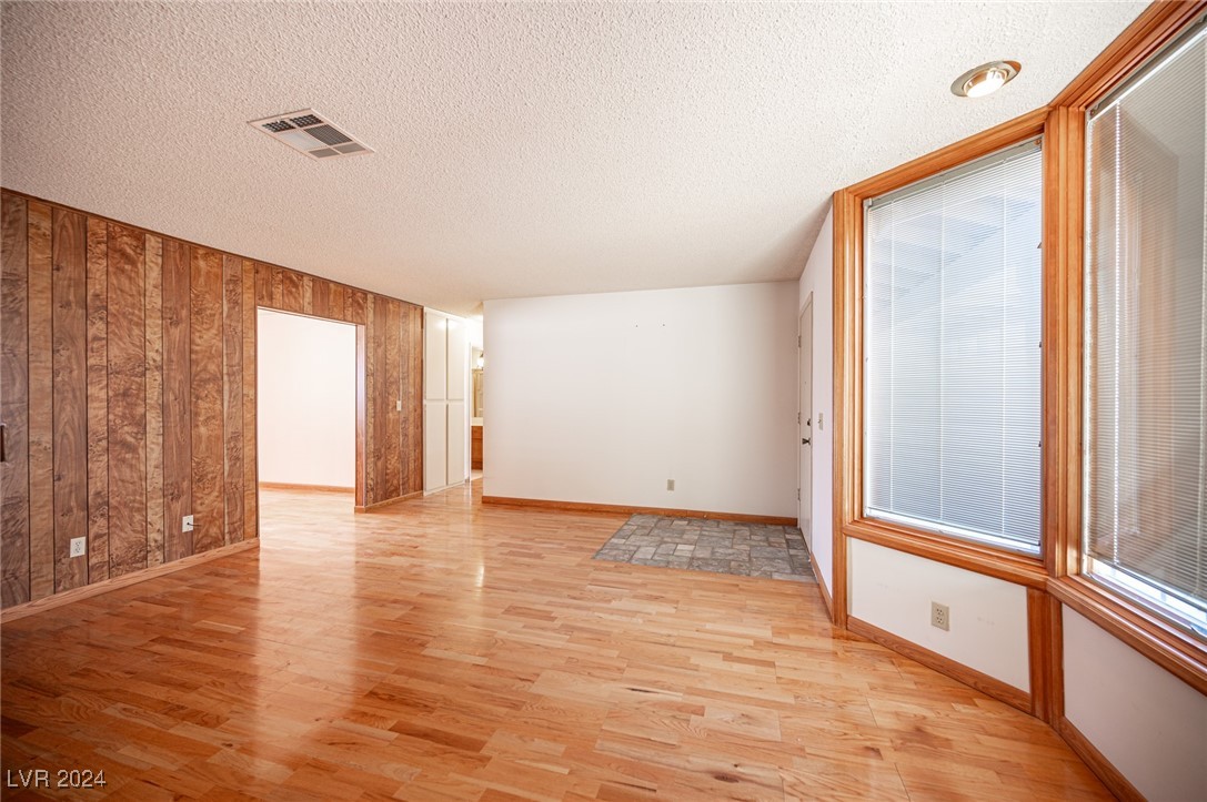 1542 Elaine Drive