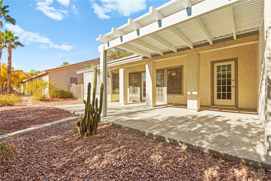 5613 Lost Tree Circle