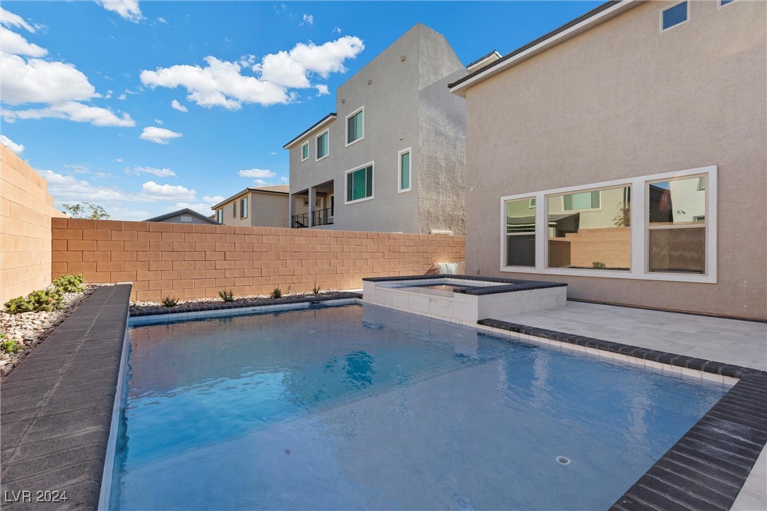 5430 Hillside Trek Avenue