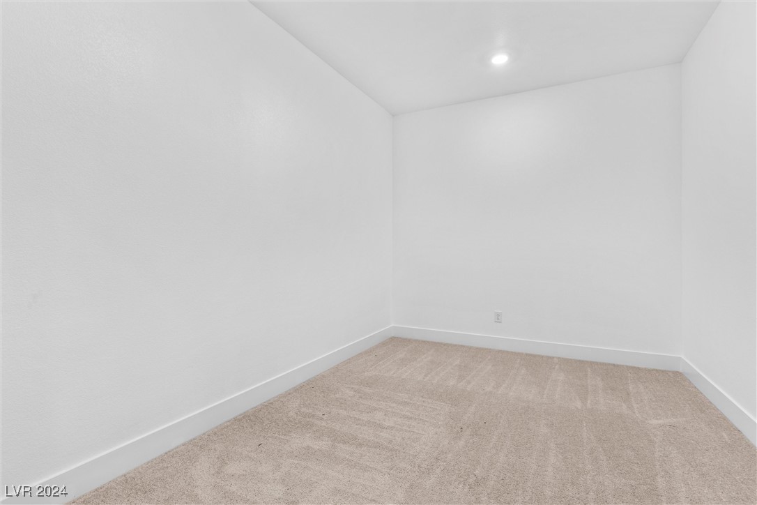 5430 Hillside Trek Avenue
