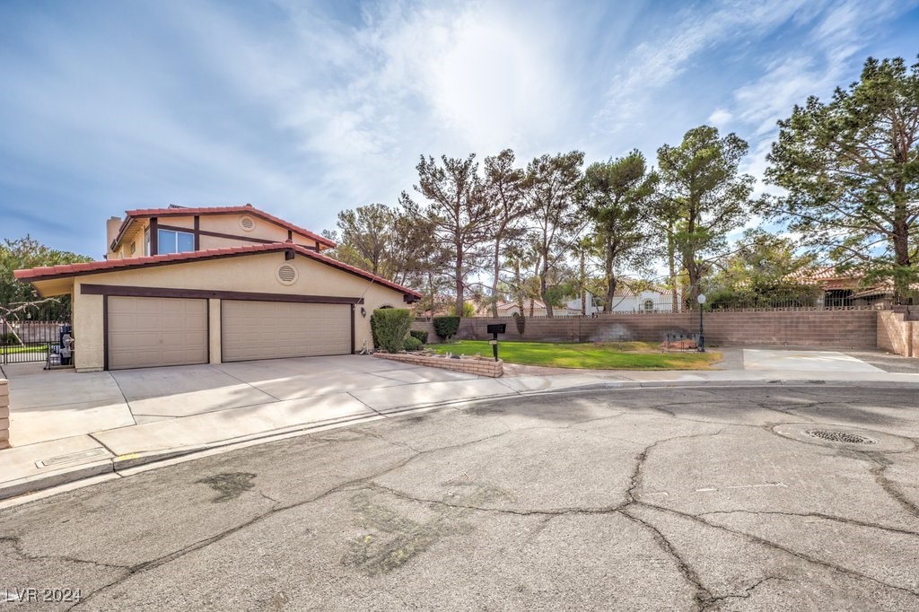 1609 Trineo Court