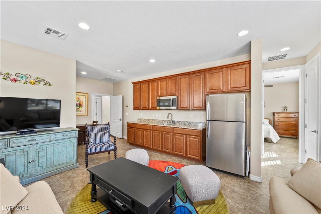 3324 Tranquil Garden Street