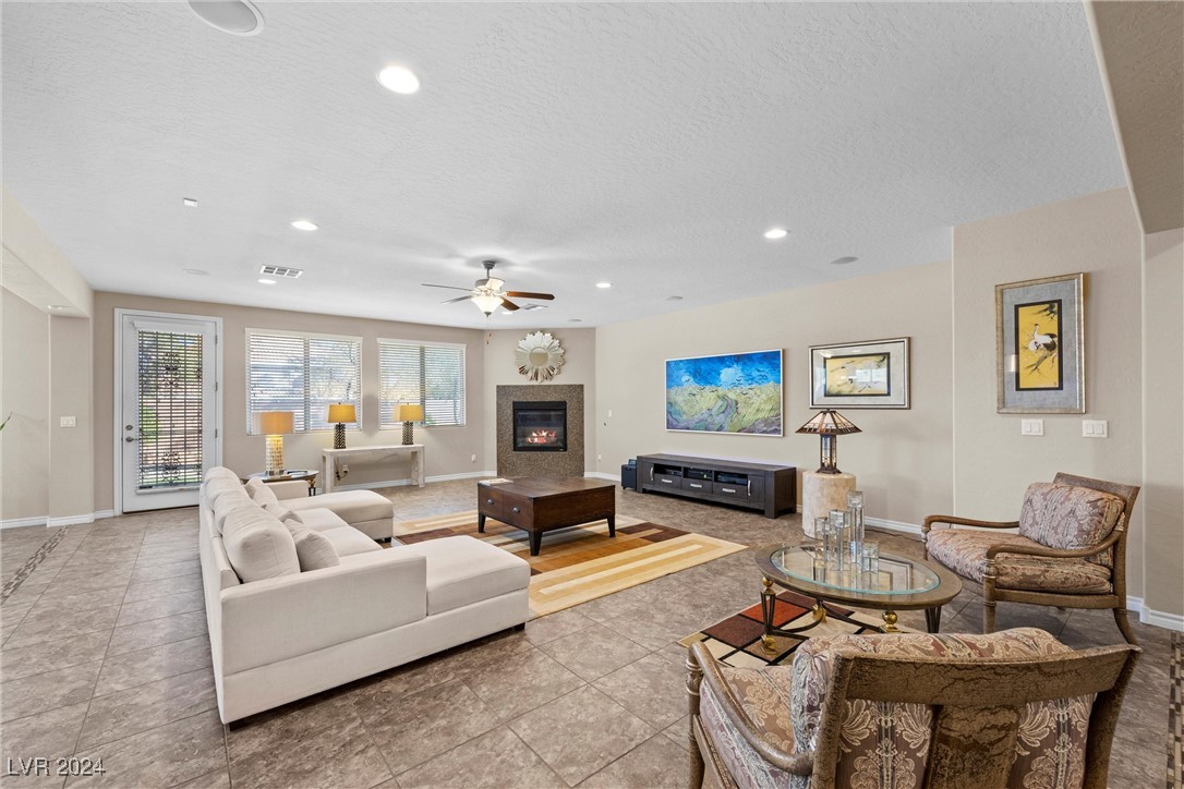 3324 Tranquil Garden Street