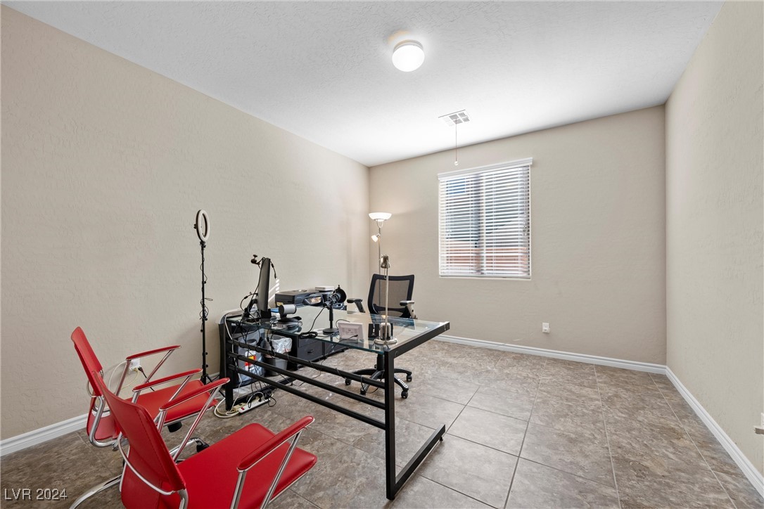 3324 Tranquil Garden Street