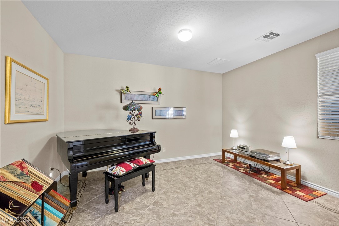 3324 Tranquil Garden Street
