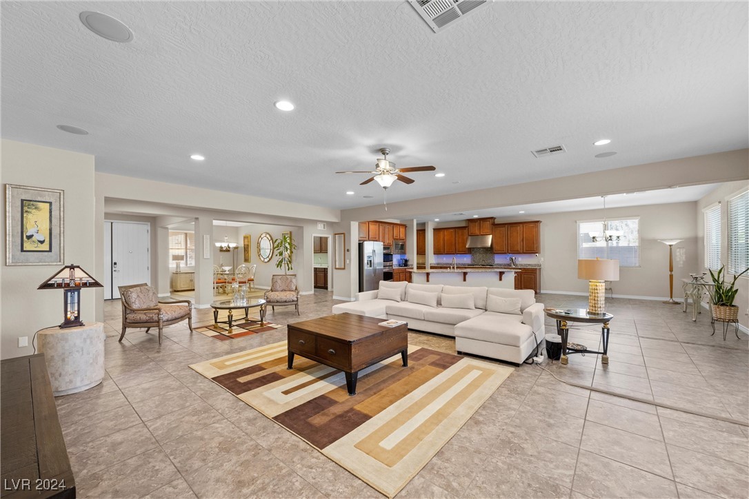 3324 Tranquil Garden Street